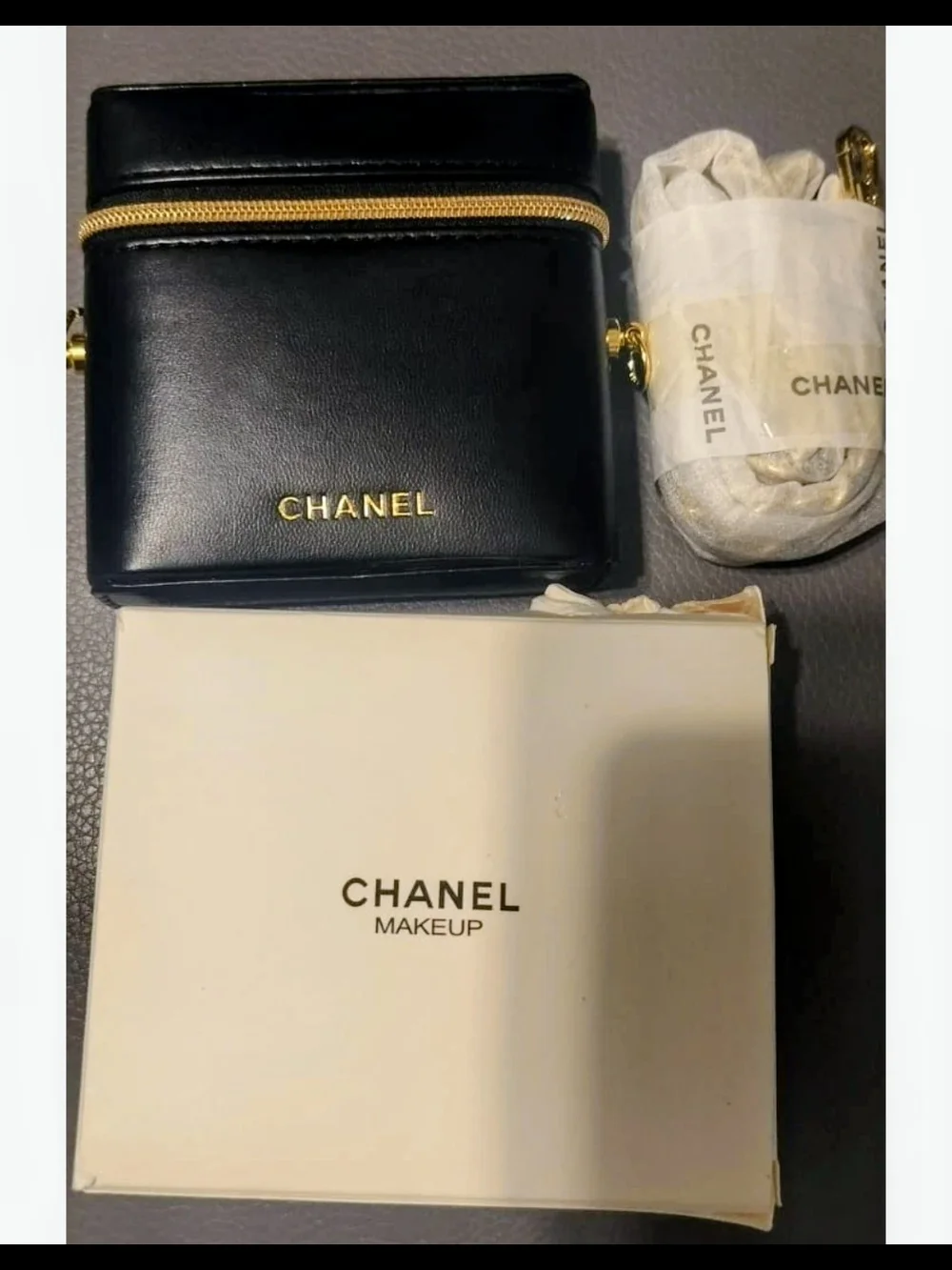 CHANEL Black Leather Cosmetic Case with Gold Hardware🌷🌷🌷🌷